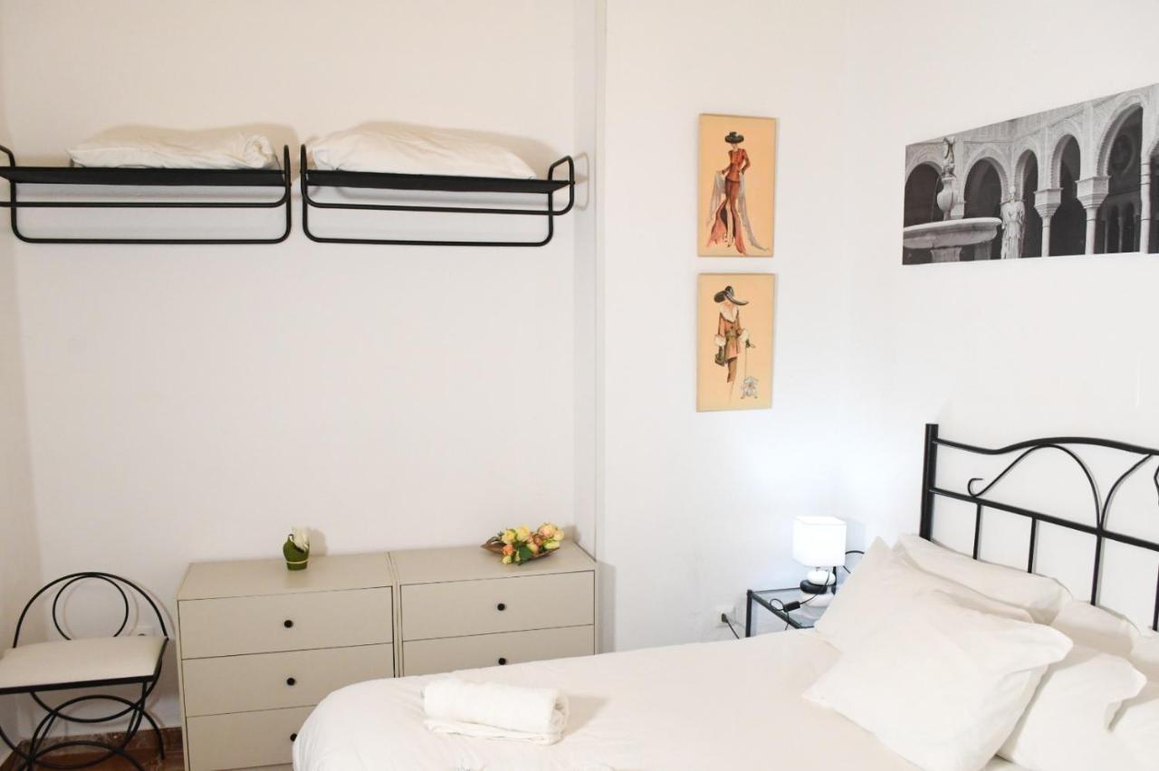 Apartamento Descalzos Siviglia Esterno foto